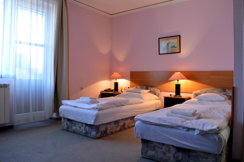 Apollo Motel Кечкемет Экстерьер фото